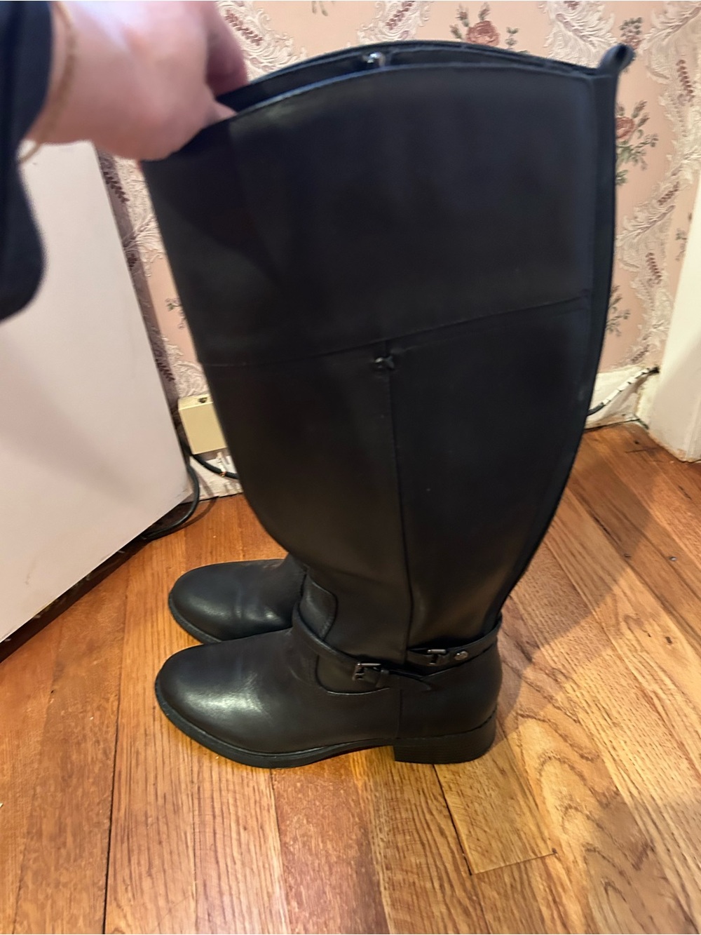 Easy Spirit Woman’s Leather Boots size 8 - extended calf